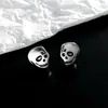 Brincos de Cabeça de Caveira Retrô para Homens Estilo Punk Moderno ins Brincos Cruzados Europeus e Americanos Brincos de Cabeça de Fantasma Pequeno de Halloween