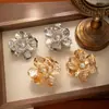 Pendientes de Flor Exagerados de Metal Estilo Europeo y Americano Diseño Tridimensional Sentido de la Personalidad Pendientes de Alto Nivel para Mujer