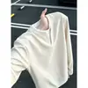 Nueva camiseta de manga larga de otoño, cuello Henley, top de camiseta de manga larga de dos piezas simuladas, camisa base de manga larga suelta de moda para hombre