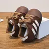 Nova Coleção Primavera e Outono 2026 Sapatos Novos para Bebê Menino Menina Solado Macio Velcro Tênis Esportivo Calçado Infantil Treinamento Alemão