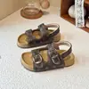 Sandálias Birkenstock Simples para Crianças 2026 Verão Novo Estampa Retrô Calçados Casuais Sandálias de Praia com Solado Macio para Meninos e Meninas