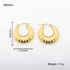 Brincos de Argola Estilo Retrô Color-Preserving Aço Titânio com Design Embossado de Croissant Moda Nicho Atacado Fábrica