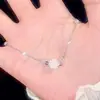Pulsera de Camelia Blanca Suave y Fresca para Mujer, Pulsera de Lujo Ligero Nicho de Gama Alta, Joyería al por Mayor Estilo Celebridad de Internet