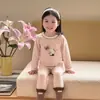 Venta al por mayor de pescado pequeño y caramelos de níspero, en stock, ropa de estar de algodón Lycra grado A, conjunto de ropa de otoño para niños (top y pantalones)