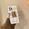 Otoño e Invierno Oso de Peluche para Funda de Teléfono Móvil Apple 16promax Estampado de Pata de Gallo iPhone15 Japón y Corea 14/13/12