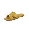 Novas Sandálias de Verão 2026 H para Mulheres, Moda Simples de Uma Tira, Versáteis Sapatos de Praia, Sandálias Baixas, Atacado para Exportação