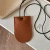 Colar com Pingente Redondo de Couro para Segurar Óculos Moda Simples Nicho Toque de Luxo Corrente para Suéter Acessório de Colar Simples Versátil Mulheres