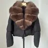 26 Nuevas Chaquetas de Plumas Cortas de Moda para Mujer Estilo Invierno para Figuras Pequeñas con Elegante Cuello Oversize de Piel de Zorro Real