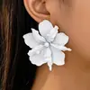 Brincos Exagerados Plissados de Alta Qualidade Pintados em Spray em Formato de Flor para Mulheres Usarem Diariamente com Flores Grandes