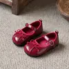 Novos Sapatos de Performance para Meninas Primavera e Outono, Sapatos de Dança, Sapatos Mary Jane, Sapatos de Couro Vermelho, Sapatos Versáteis de Solado Macio para Crianças Mais Velhas