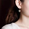 Un Ciervo Plata Esterlina S925 Chapado en Oro Jade Hetian Auspicioso Hebilla Ping An Aretes de Orquídeas Exquisitos Artísticos de Moda Aretes para Mujer