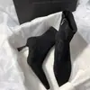 Elegantes botines de gamuza con punta para mujer, nueva moda otoño e invierno 2026, botas versátiles ajustadas con tacón de aguja