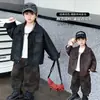 Chaqueta de Cuero de Otoño para Niños 2026 Nuevo Modelo Elegante Chaqueta Estilo Motociclista para Niños Cortavientos Retro Estilo Hong Kong