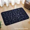 En stock tapete de piso de terciopelo de coral con relieve de piedra transfronterizo color sólido tapete de piso de baño tipo adoquín absorbente antideslizante venta al por mayor de fábrica
