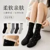 Calcetines versátiles de tubo largo retro inspirados en la dopamina, de colores cálidos en bloques de color con lunares, de longitud hasta la pantorrilla para mujer, para otoño e invierno, con delicado borde de encaje.