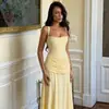 Vestido Quadrado Elegante e Suave Estilo Francês, Sem Alças, com Franzidos Laterais, Caimento Ajustado e Saia Longa Fluida
