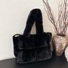 Bolso de felpa de otoño e invierno para mujer, bolso de hombro bajo el brazo de alta gama que combina con todo, bolso de mano con costuras de moda, bolso Mao Mao de gran capacidad