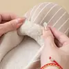 Zapatillas de algodón a rayas sencillas para uso en casa, nueva colección otoño/invierno 2026, con suela suave, forro de felpa y diseño antideslizante para mayor calidez y comodidad.