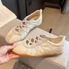 Sapatilhas Mary Jane versáteis vazadas 2026 Nova coleção primavera francesa sapatos casuais femininos estilo bailarina com sola macia