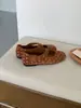 Sapatos femininos de couro genuíno, estilo Chanel, bico fino, sola rasa, coleção outono/inverno 2026, sapatos Mary Jane de bolinhas, mocassins