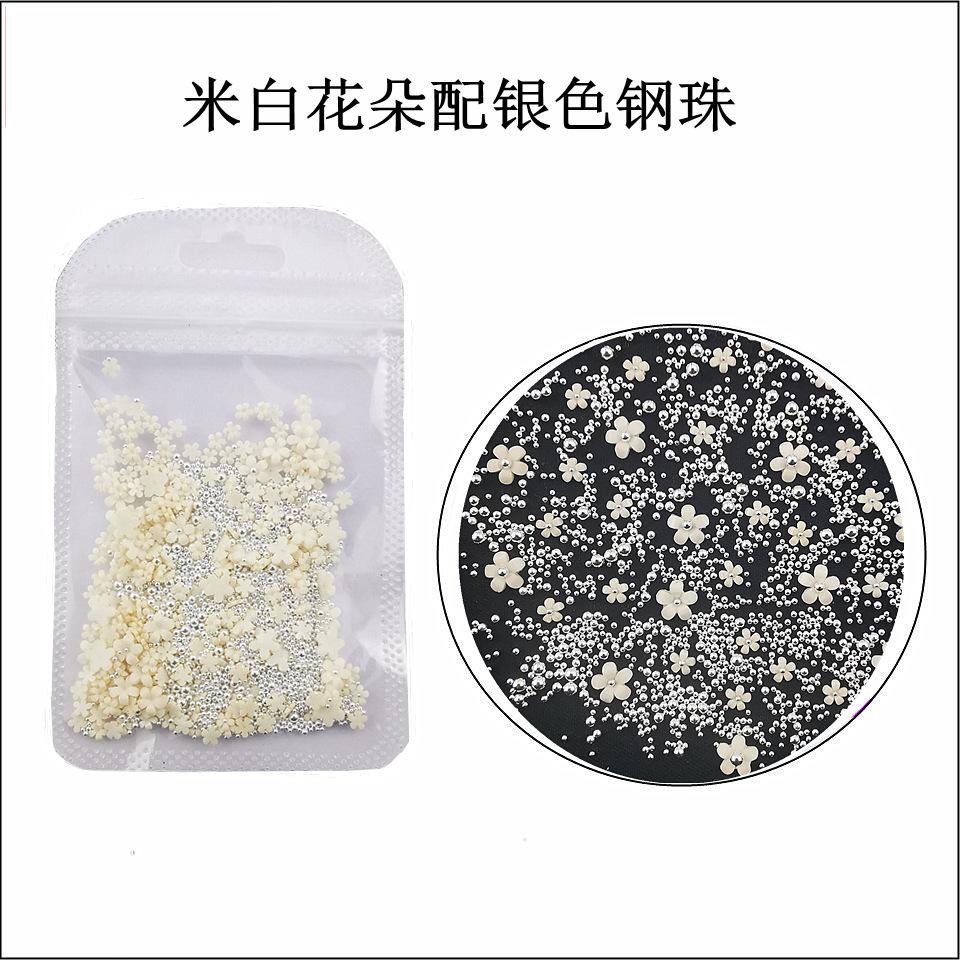 米白色花朵配银色钢珠