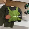 Novo conjunto de outono para meninas, estilo coreano, moderno colete de tricô verde para primavera/outono e calça cropped de veludo cotelê, qualidade de exportação
