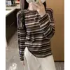 Camiseta de manga larga a rayas retro para mujer, nuevo modelo otoño 2026, corte holgado, adelgazante, estilo casual, top básico de cuello redondo