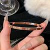 Pulsera de Diamantes Micro-incrustados de Lujo Ligero y Sensación de Alta Gama para Mujer, Pulsera Sencilla de Moda de Acero de Titanio que no se Decolora, para Pareja, Combinable con Todo, Primera Joya