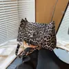 Bolso de leopardo de moda para mujer, bolso de hombro estilo occidental de alta gama, bolso de hombro tipo bandolera con diseño de nicho, 2024