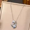 Novo Colar de Trevo de Quatro Folhas Estilo Coreano com Zircônia Microincrustada em Aço Titânio para Mulheres, Banhado a Cobre com Ouro Real, Corrente de Clavícula Tendência