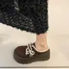 Sapatos Versáteis de Calçar Estilo Birkenstock para Uso ao Ar Livre, Toque de Luxo com Contas Estilo Francês, Tamancos Fechados na Ponta, Novo Modelo 2026, Aumento de Altura com Sola Grossa