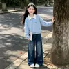 Conjunto de moletom estilo coreano, nova coleção primavera/outono, moderno e doce, apresentando uma camisa polo com laço e calça jeans casual, um conjunto de duas peças da moda