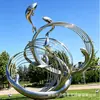 Fabricante Personalizado de Esculturas Grandes de Aço Inoxidável: Elemento Aquático Externo, Anel Ondulado Espelhado, Estrutura de Corredor de Cervos do Campus, Ornamento de Paisagem