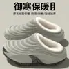 Pantuflas de Algodón Impermeables Sai Mou para Hombre 2026 Nuevo Estilo Otoño/Invierno Antideslizantes para Exteriores Suela Suave Forro de Felpa Pantuflas Cálidas Pies sin Olor