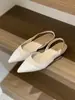 Sandalias cerradas de estilo francés, zapatos de hada, nueva colección primavera/verano 2026, elegantes zapatos bajos de punta fina para combinar con faldas