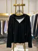 Camiseta de manga larga con capucha estilo americano de dos piezas falsas para mujer, primavera y otoño, versión coreana, corte holgado, adelgazante, top de capa base con un diseño elegante