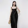 Vestido de Noche Satinado Estilo Francés para Banquetes, Reuniones Anuales, Fiestas de Cumpleaños y Eventos de Anfitrión; Elegante Vestido de Noche Ajustado de Cintura Alta con Diseño Floral, Pequeño Vestido Negro