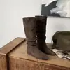 Botas Femininas Retro Francesas de Salto Alto Bico Quadrado Aumento Interno de Altura Camurça Longas Outono Emagrecedoras Não Acima do Joelho Rider