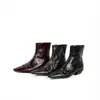 Botas de Cano Curto Retro com Salto Grosso Femininas 2026 Outono Inverno Bico Quadrado Estilo Britânico Botas Chelsea Zíper Lateral Emagrecedoras Botas Individuais Femininas