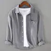 Camisa de pana de manga larga estilo japonés para hombre, camisa de pana lisa para primavera y otoño, top casual para hombre, chaqueta de moda