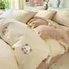 Juego de cuatro piezas de tela arrugada tipo nube supersuave de dibujos animados, funda de edredón linda, juego de tres piezas de sábana para cama de dormitorio de estudiante