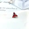 Brincos de Tarraxa Triangulares de Zircônia com Garra em Liga de Titânio F-136 Piercing Labial de Zircônia com Rosca Interna de Titânio G23 Joias para Piercing
