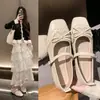 Zapatos Mary Jane cuadrados de estilo retro francés para mujer, nueva versión coreana para otoño de 2026, zapatos planos con lazo poco profundo