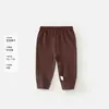 Pantalones de otoño para bebé, pantalones casuales de algodón Clase A con puño para niños y niñas, ropa de casa para otoño e invierno, leggings versátiles elásticos de color liso