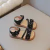 Sandalias tejidas nuevas de verano para niñas, zapatos de princesa con flores para niños, niños medianos y grandes, zapatos escolares suaves para la playa