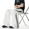 Calça esportiva masculina listrada color block estilo americano, calça longa reta de corte solto para primavera e outono, calça casual masculina moderna para atividades ao ar livre