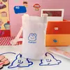 En stock Bolsa de Lona de Dibujos Animados para Llevar en la Mano un Solo Hombro Estudiante Tutores Literatura Versátil Cuatro Estaciones Portátil Bolsa de Tela Bolsa de Viaje para Mujer