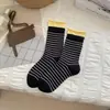 Meias Fofas para Mulheres, Meias da Moda para Primavera e Verão, Meias Femininas Listradas com Costela Dupla em Cores Contrastantes, Meias de Algodão Respiráveis, Meias de Cano Médio, Meias no Atacado de Zhuji