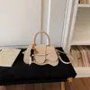 Bolsas de Diseño Nicho de Gama Alta Verano 2026 Nuevas Bolsas para Mujer Pequeña Cruzada Sencilla de Moda Bolso de Hombro Único Tipo Sillín