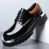 Sapatos de Trabalho de Couro Masculinos Plus Size Transfronteiriços com Solado Grosso Aumentadores de Altura Bico Grande Outono/Inverno 2025 Novo Masculino Brilhante Redondo 651015